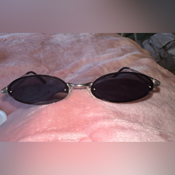 Vintage 90s style sunglasses - Picture 4 of 5